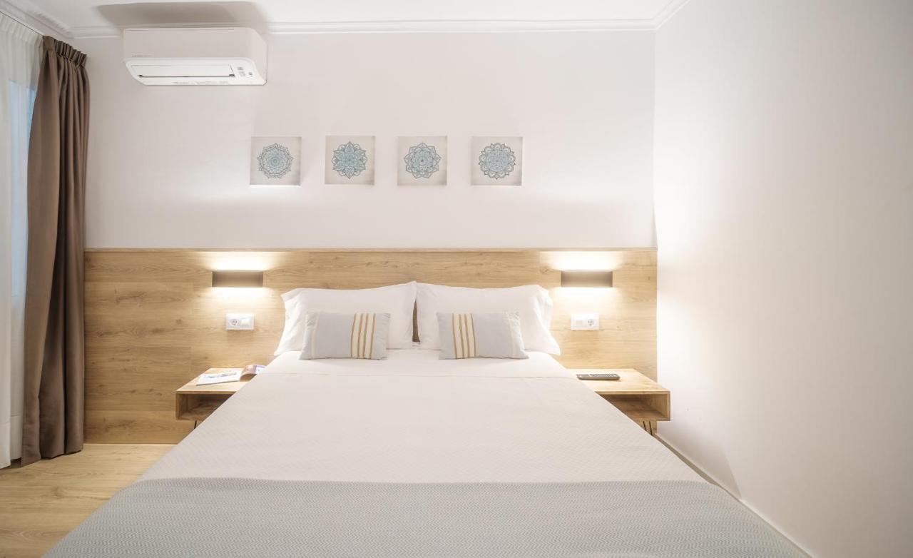 Hostal Menurka ثيوداديلا المظهر الخارجي الصورة