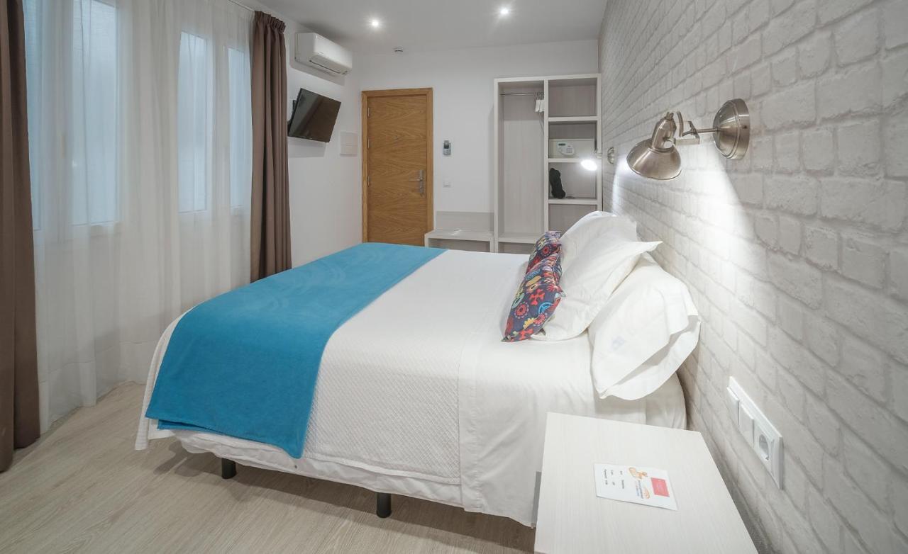 Hostal Menurka ثيوداديلا المظهر الخارجي الصورة