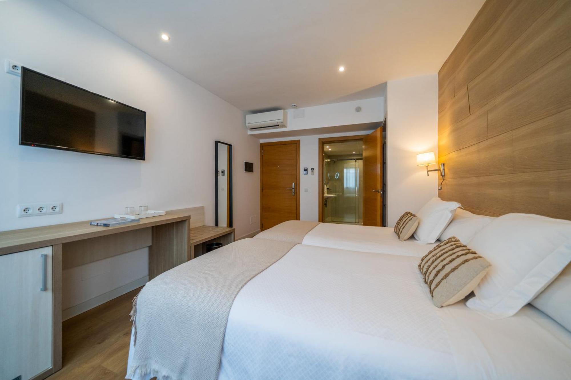 Hostal Menurka ثيوداديلا المظهر الخارجي الصورة