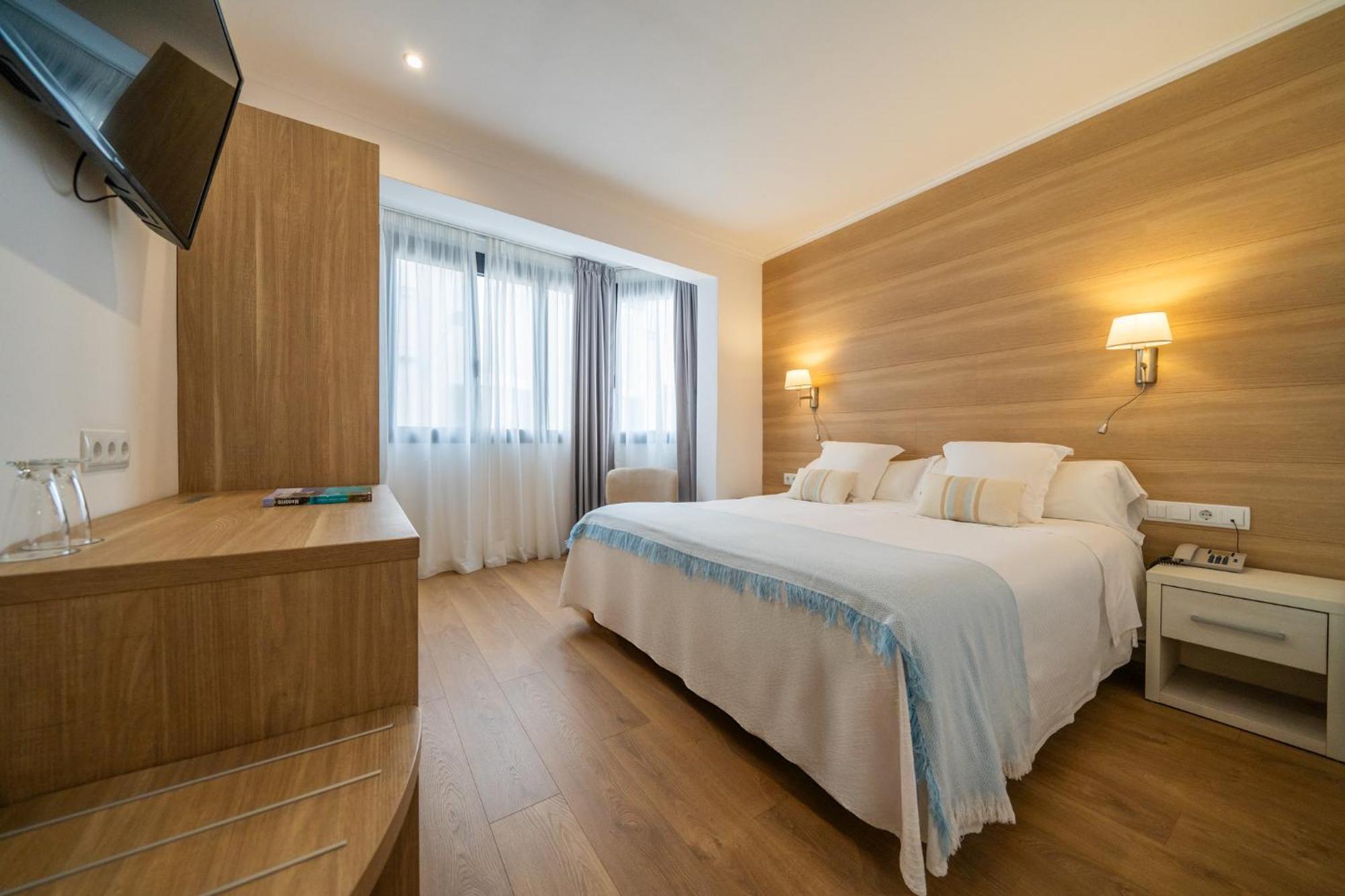 Hostal Menurka ثيوداديلا المظهر الخارجي الصورة