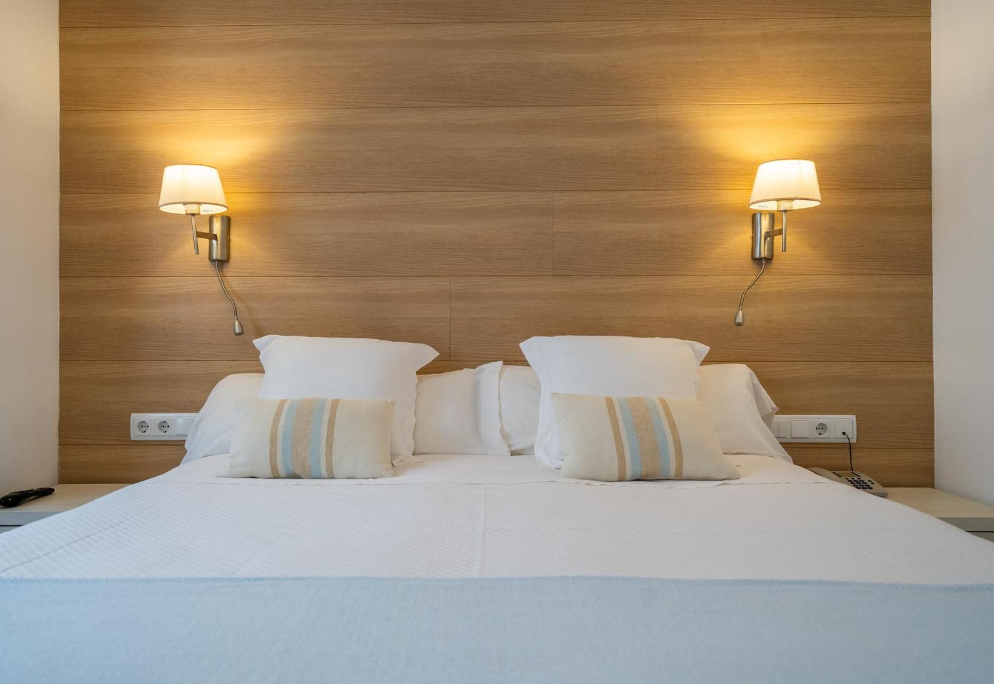 Hostal Menurka ثيوداديلا المظهر الخارجي الصورة