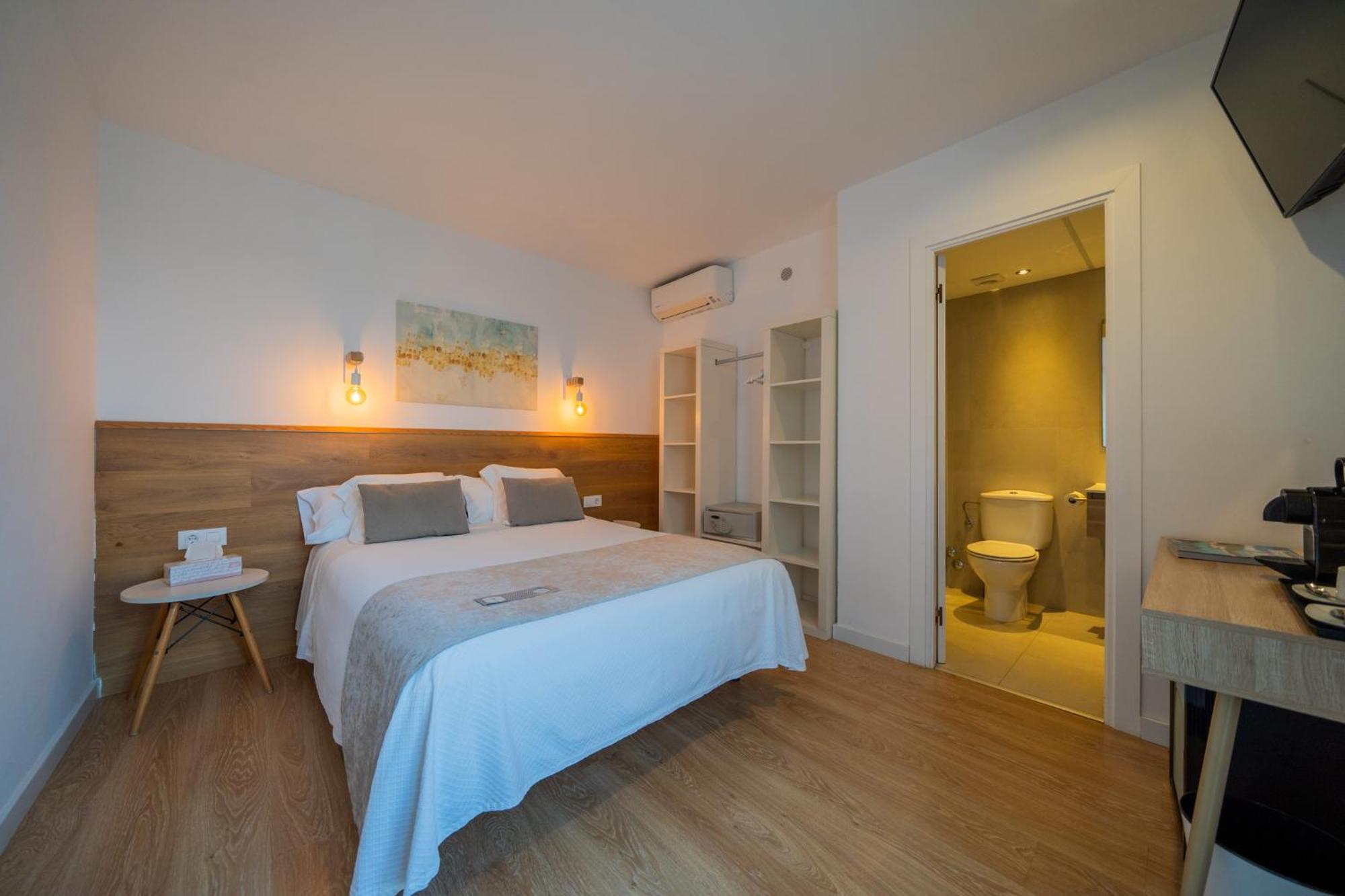 Hostal Menurka ثيوداديلا المظهر الخارجي الصورة
