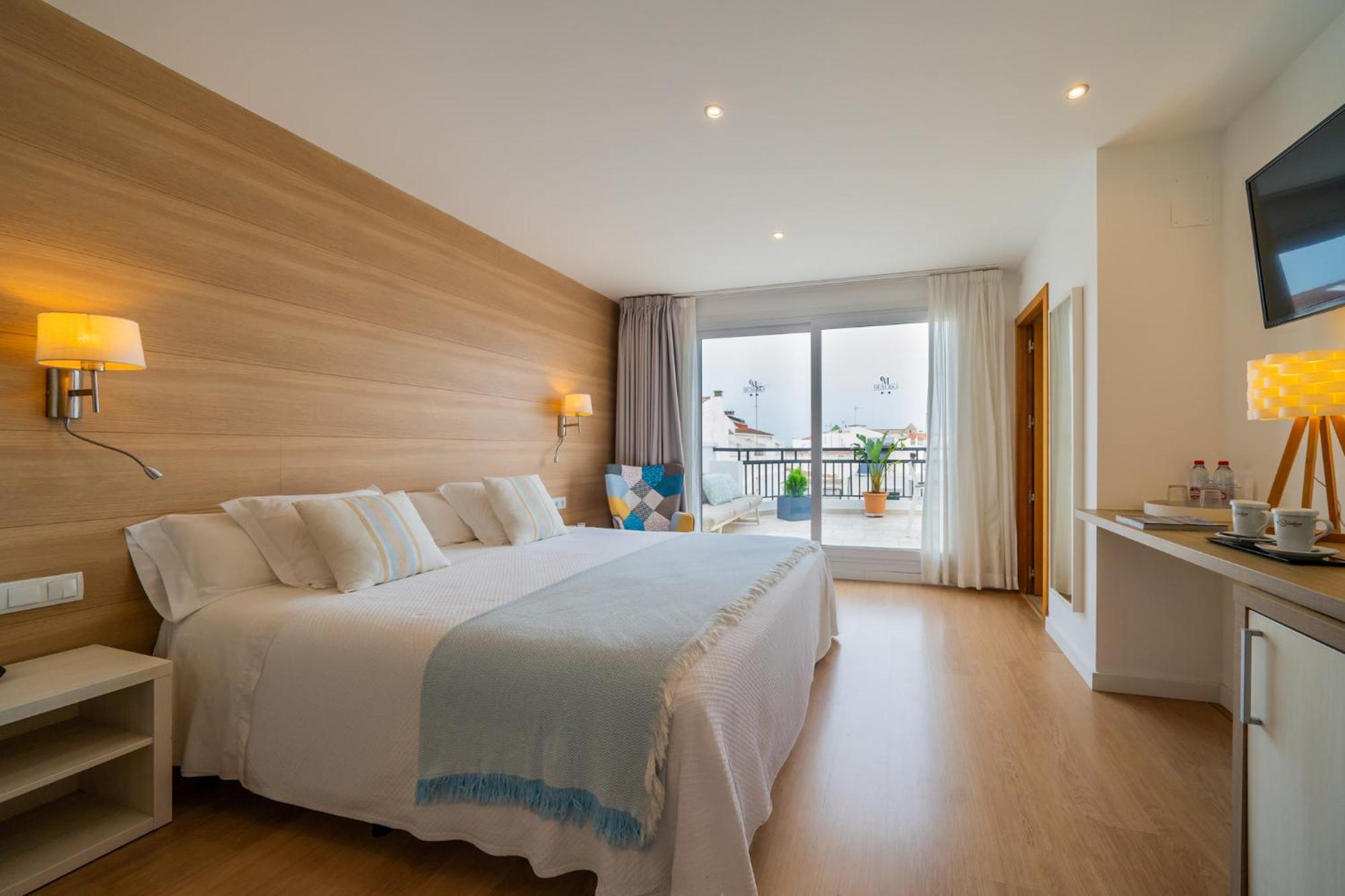 Hostal Menurka ثيوداديلا المظهر الخارجي الصورة