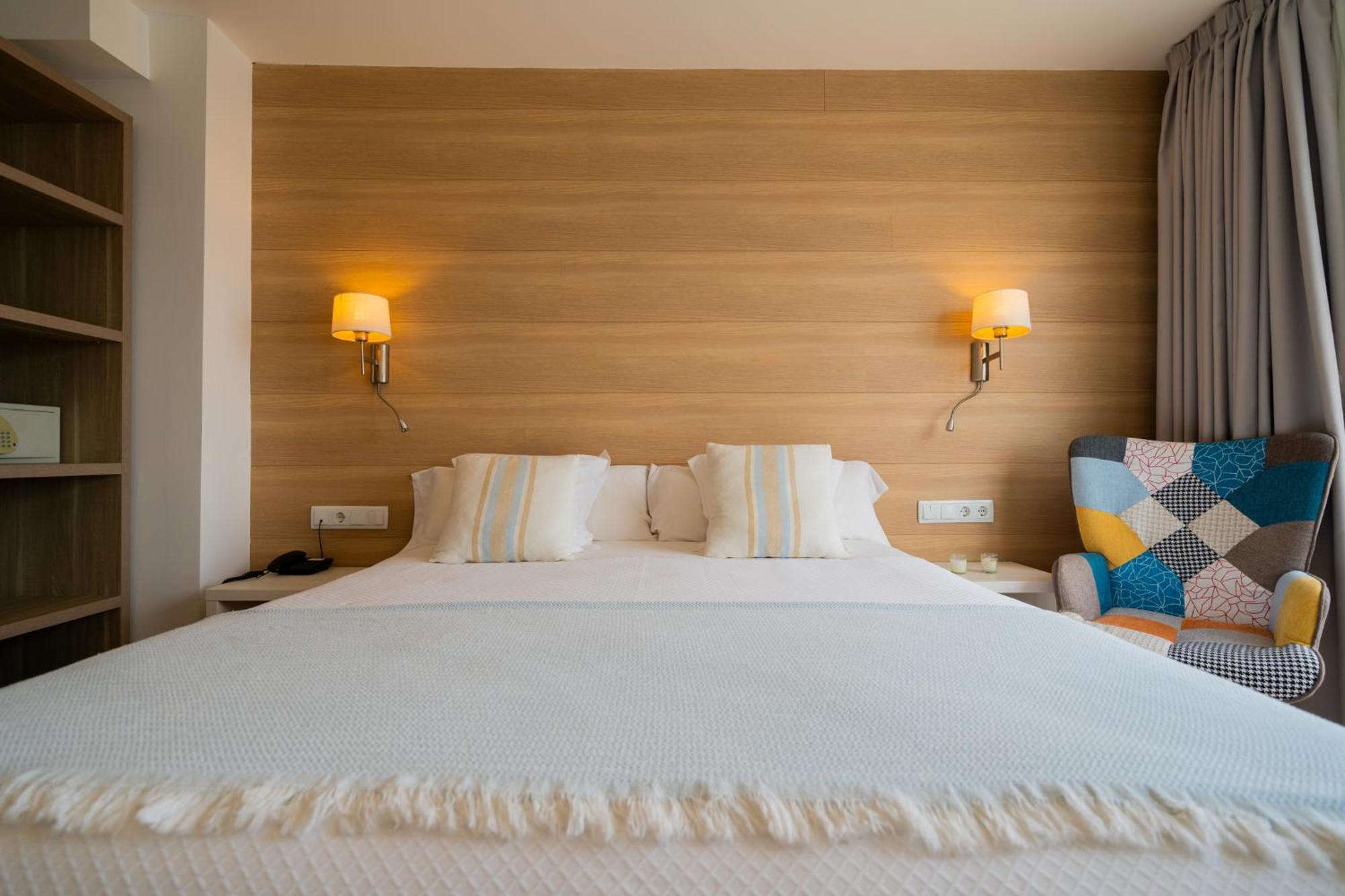 Hostal Menurka ثيوداديلا المظهر الخارجي الصورة