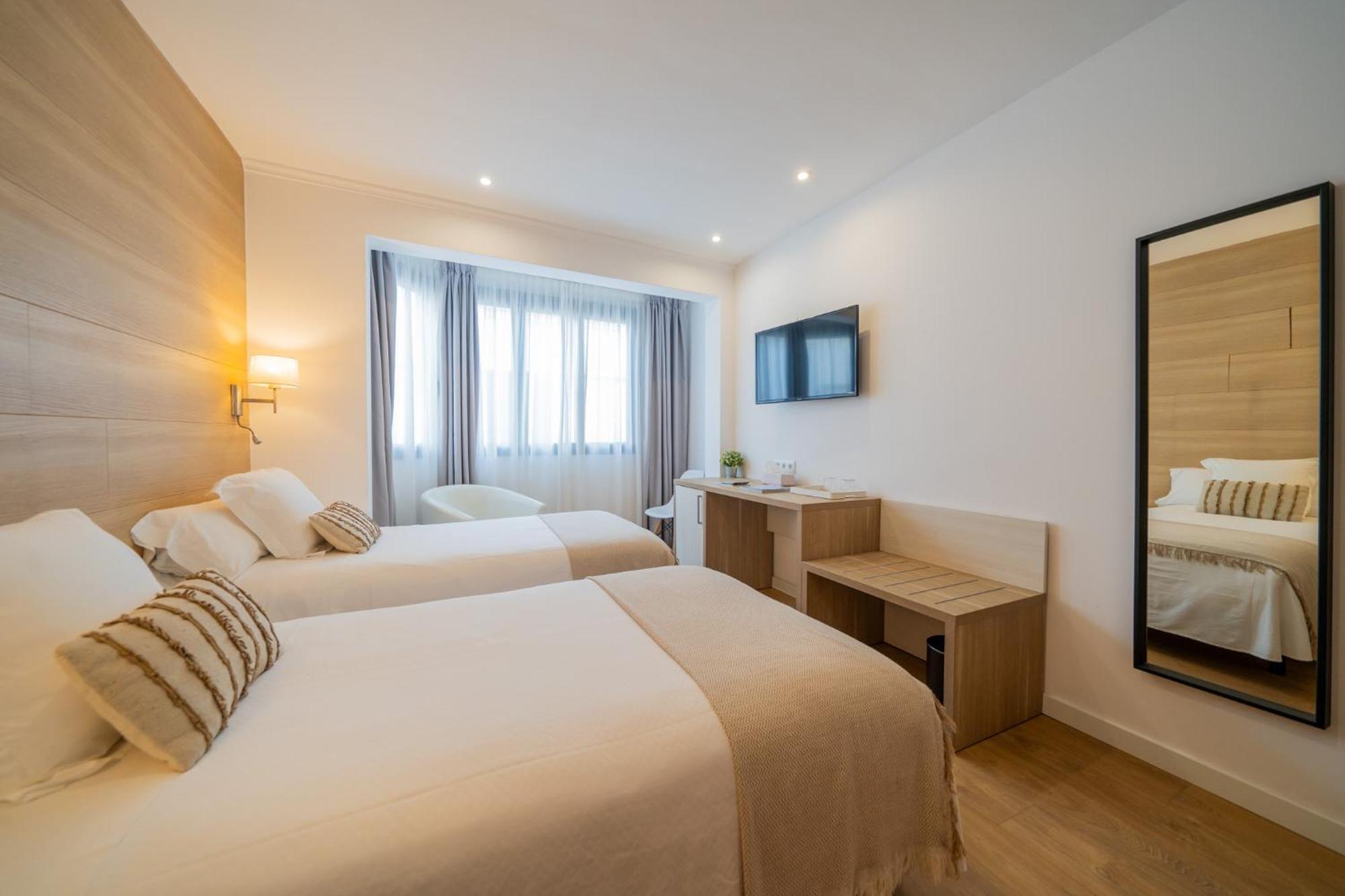 Hostal Menurka ثيوداديلا المظهر الخارجي الصورة