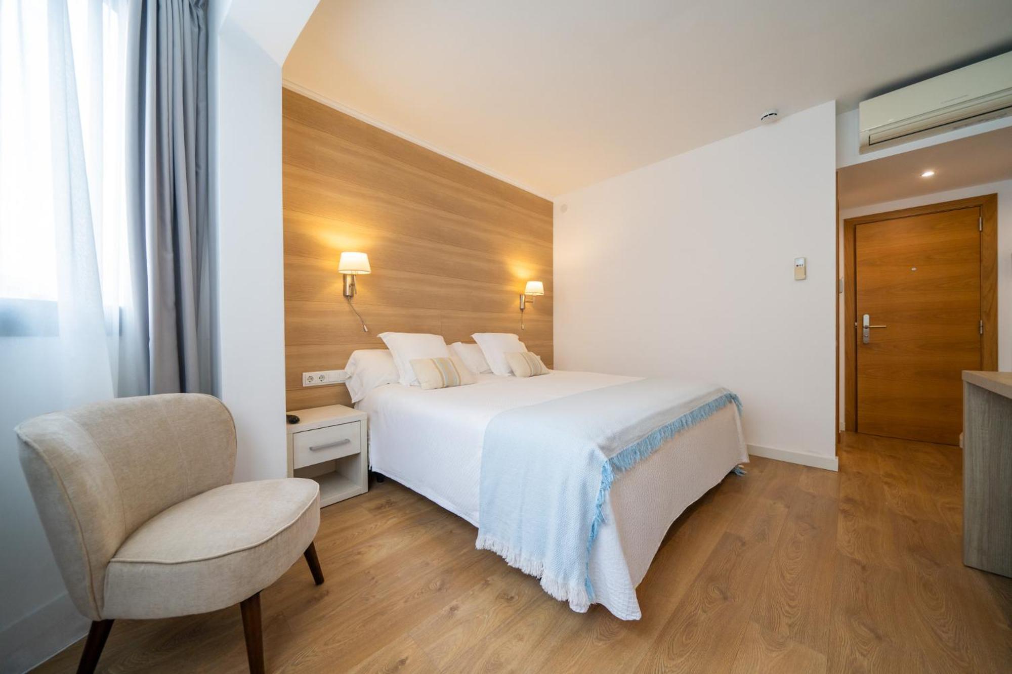 Hostal Menurka ثيوداديلا المظهر الخارجي الصورة