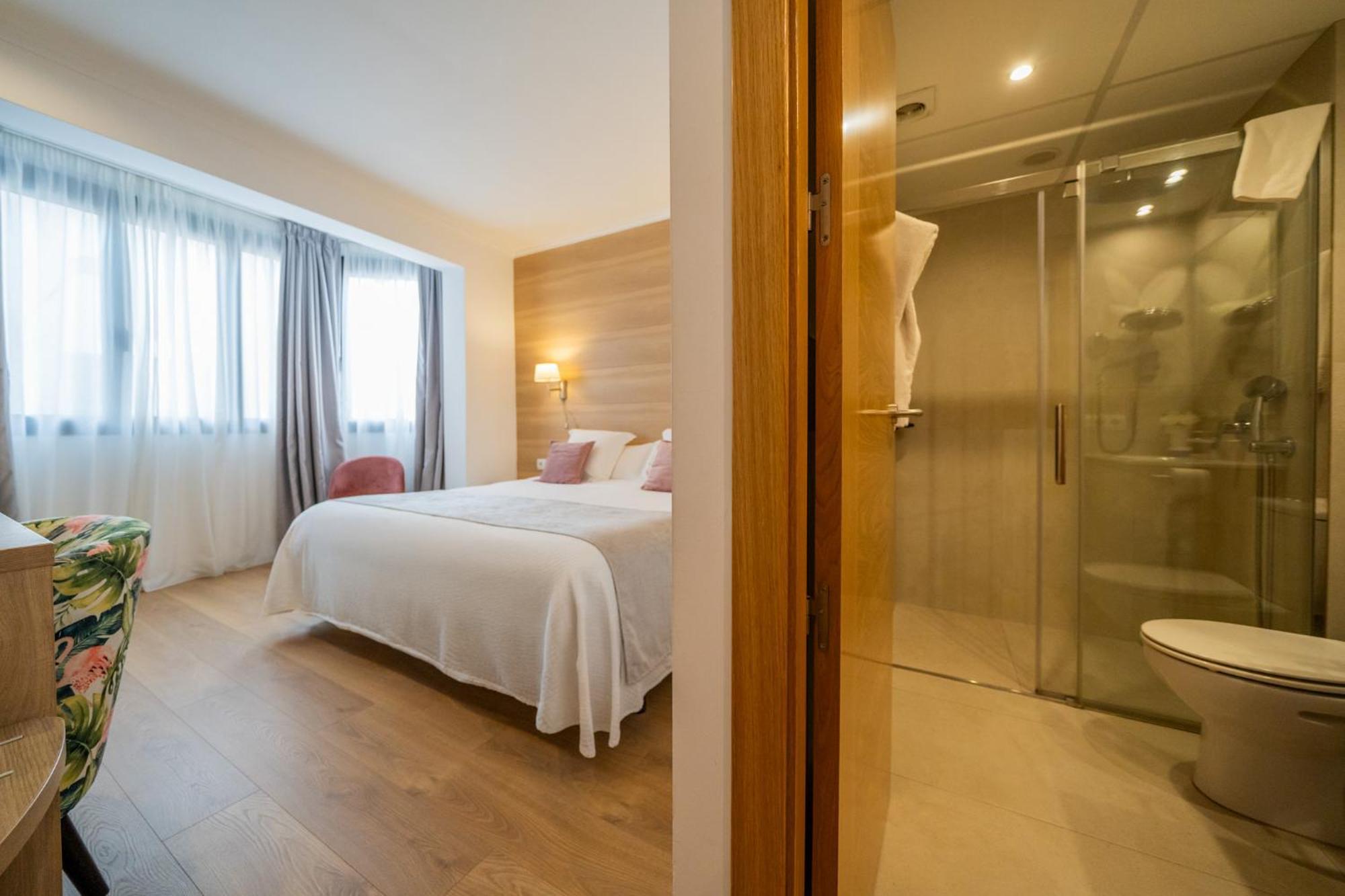 Hostal Menurka ثيوداديلا المظهر الخارجي الصورة