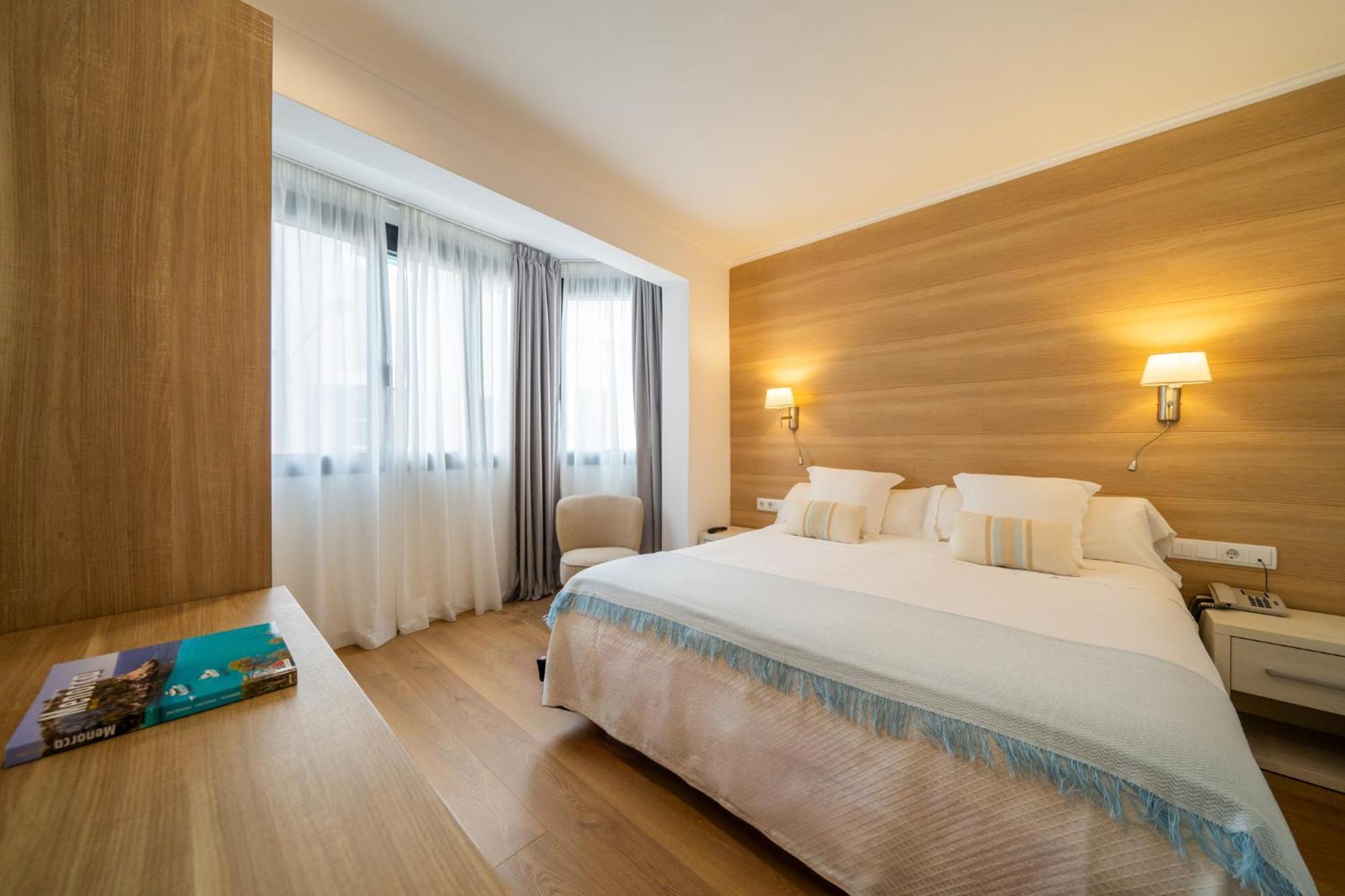 Hostal Menurka ثيوداديلا المظهر الخارجي الصورة