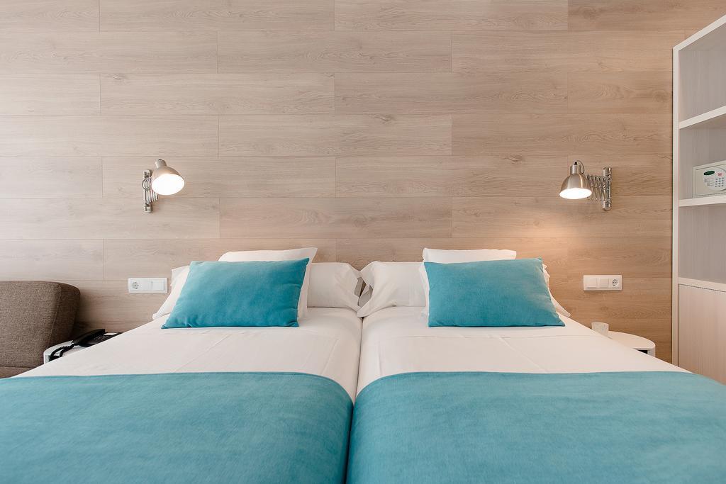 Hostal Menurka ثيوداديلا المظهر الخارجي الصورة
