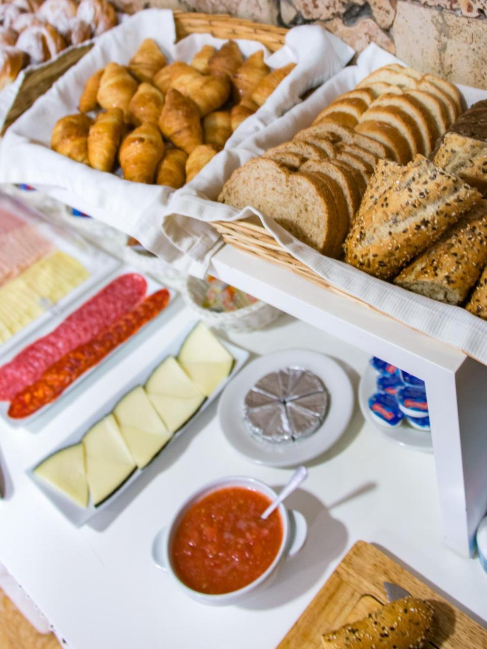 Hostal Menurka ثيوداديلا المظهر الخارجي الصورة
